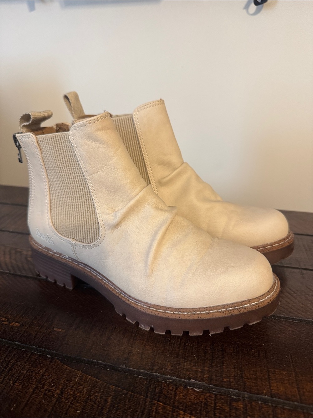 Women’s Cream Chelsea Lug Boot